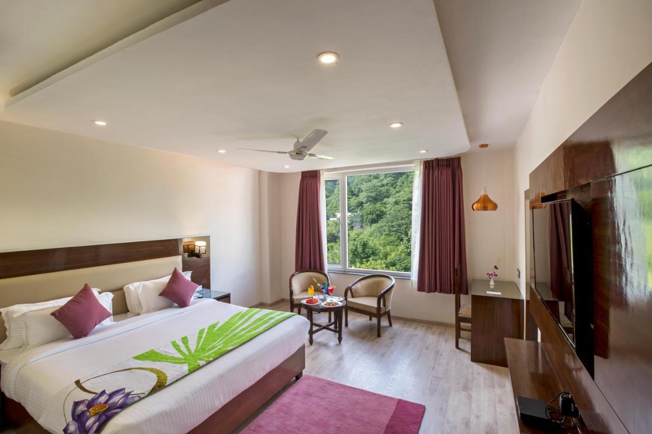 Regenta Inn On The Ganges רישיקש מראה חיצוני תמונה