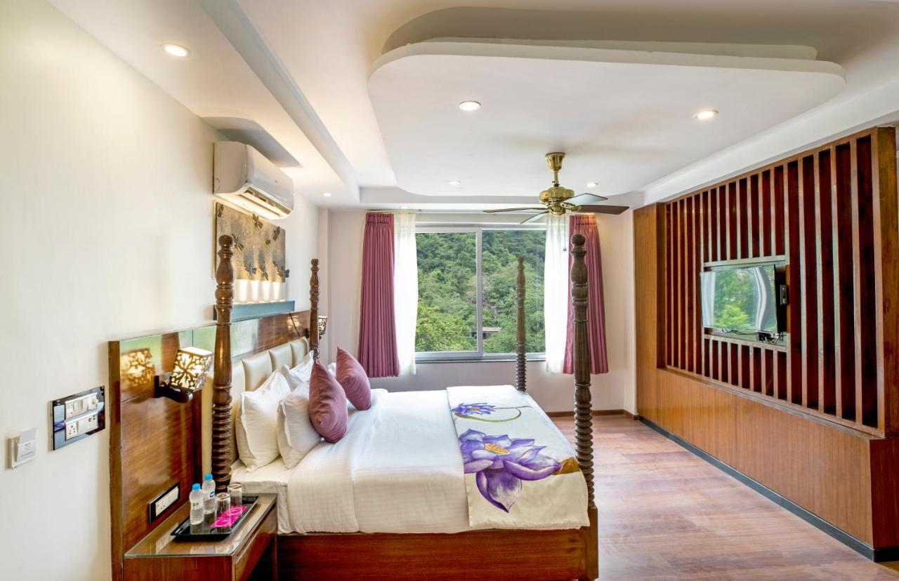 Regenta Inn On The Ganges רישיקש מראה חיצוני תמונה