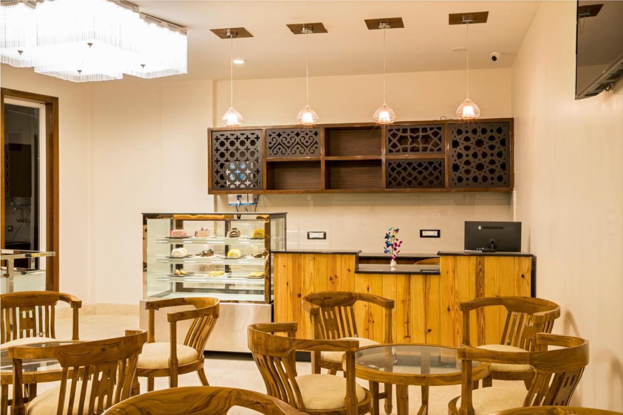Regenta Inn On The Ganges רישיקש מראה חיצוני תמונה